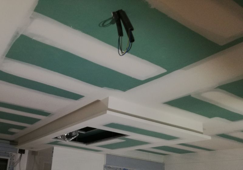 Imagen de un trabajo realizado por Escayolas Arias de una instalación de techo de pladur.